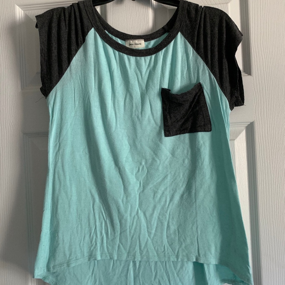 Basic pocket tee